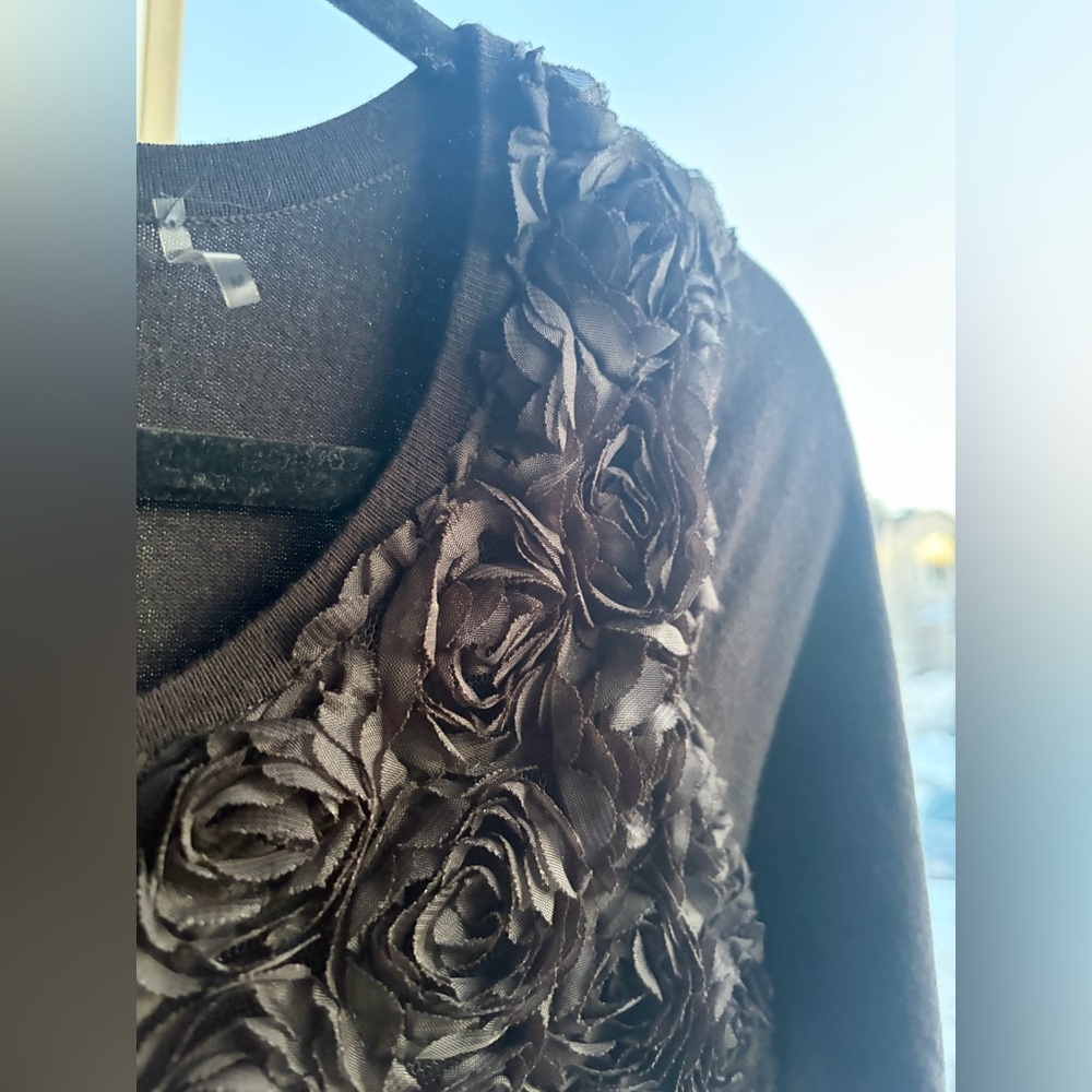🆕 Cyrus Black 3D Rosette Floral Textured Top 3/4 Sleeve Scoop Neck Medium Office - Picture 8 of 14
